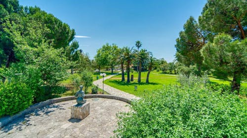 Hotel Slovenska plaža - Začetek in konec poletja v Budvi, Budva, Črna gora - 360 EUR - 3x nočitev v Standard dvoposteljni sobi z balkonom za 2 osebi, Polpenzion (samopostrežni zajtrk in večerja)