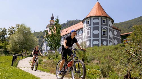Mobilne hiške v Kampu Natura - Narava in wellness v Termah Olimia, Podčetrtek, Slovenija - 449 EUR - 3x nočitev v mobilni hiški za do 5 oseb, Kopalne karte za kopališče Aqualuna (v času obratovanja) oz. za Wellness center Termalija Relax & Family Fun (izven časa obratovanja Aqualune) za do 5 oseb (za vse dni bivanja)