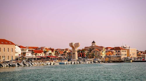 Apartmaji Mateo - Oddih v Vodicah, Vodice, Dalmacija, Hrvaška - 305 EUR - 5x nočitev v Modrem ali Zelenem apartmaju (2+2 glede na razpoložljivost) za 4 osebe, Končno čiščenje