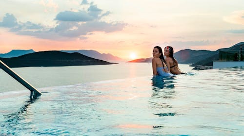 Grand Hotel Neum - Poletne počitnice tik ob morju, Neum, Bosna in Hercegovina - 325 EUR - 2x nočitev v dvoposteljni sobi pogled park za 2 osebi, Polpenzion