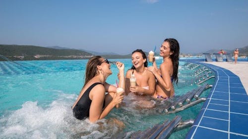 Grand Hotel Neum - Poletne počitnice tik ob morju, Neum, Bosna in Hercegovina - 522 EUR - 3x nočitev v dvoposteljni sobi z balkonom morska stran za 2 osebi (1 otrok do 2,99 let in 1 otrok do 6,99 let brezplačno), Polpenzion