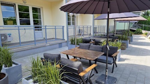 Holdvirag Hotel Sarvar, Sarvar, Madžarska - 219 EUR - 4x nočitev v Standard dvoposteljni sobi za 2 osebi, Zajtrk