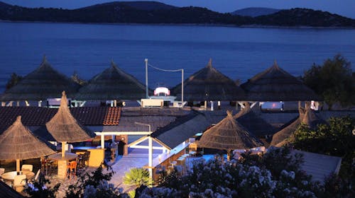 Tribunia Beach Hotel - Poletje v Tribunju, Tribunj, Dalmacija, Hrvaška - 675 EUR - 5x nočitev v dvoposteljni sobi ali apartmaju (glede na razpoložljivost) za 2 osebi, Polpenzion