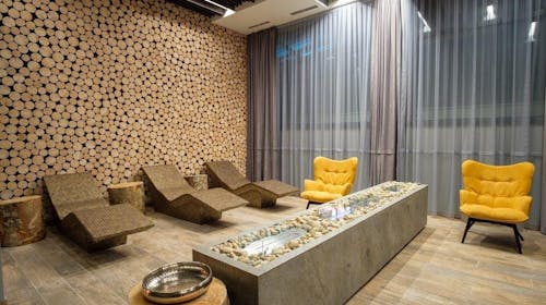 Hotel Hills Spa & Thermal Resort - Pomlad, 1. maj in začetek poletja - Wellness in zabava, Sarajevo, Bosna in Hercegovina - 216 EUR - 2x nočitev v dvoposteljni Deluxe sobi za 2 osebi (1 otrok do 6 let in 1 otrok do 12 let brezplačno), Zajtrk