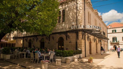 Hotel Platani - Družinski oddih v čarobnem Trebinju, Trebinje, Bosna in Hercegovina - 105 EUR - 1x nočitev v dvoposteljni sobi za 2 osebi (1 otrok do 8 let brezplačno), Zajtrk