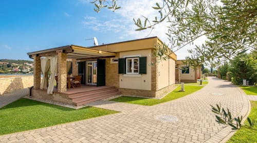 Resort Lando - Pomlad v camping vilah na Rabu, Kampor, Rab, Hrvaška - 195 EUR - 2x nočitev v Standard ali Superior camping vili za 6 oseb, Uporaba zunanjega ogrevanega bazena