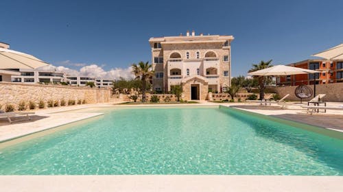 Chateau Dabo Luxury Pool Apartments - Junij na Pagu, Novalja, Hrvaška - 277 EUR - 2x nočitev v dvosobnem apartmaju (3+2) za 5 oseb, Uporaba zunanjega bazena (glede na vremenske razmere)