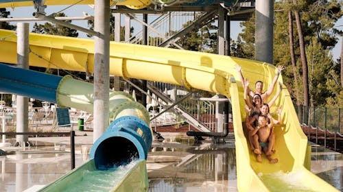 Zaton Holiday Resort - Aktivni oddih v mobilnih hiškah Superior s polpenzionom, Zaton, Dalmacija, Hrvaška - 188 EUR - 1x nočitev dvosobni mobilni hiški Superior za do 5 oseb (2 odrasli osebi in 3 otroci do 17,99 let), Polpenzion (samopostrežni zajtrk in večerja; točena pijača med večerjo)