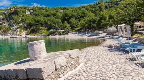 Holiday resort Kačjak - Poletje za pare, Kačjak, Hrvaška - 749 EUR - 7x nočitev v Standard dvoposteljni sobi z balkonom morska stran za 2 osebi, Polpenzion
