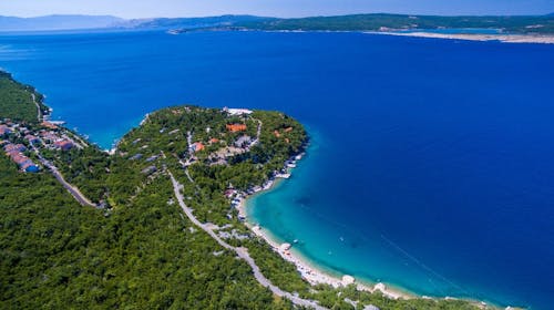 Holiday resort Kačjak - Poletje za pare - Posebna akcija, Kačjak, Hrvaška - 635 EUR - 7x nočitev v Standard dvoposteljni sobi z balkonom morska stran za 2 osebi, Polpenzion