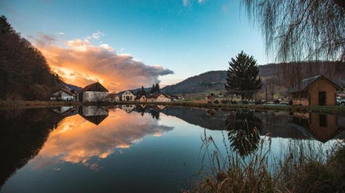 Kozjanski dvor - Družinski oddih s kopanjem v Termah Olimia med vikendom, Kozje, Slovenija - 379 EUR - 2x nočitev v udobni sobi hotela Kozjanski dvor za 2 osebi (1 otrok do 13,99 let brezplačno), Polpenzion
