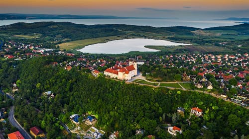 Hotel Sirály - Oddih ob Blatnem jezeru, Balatonelle, Madžarska - 653 EUR - 6x nočitev v dvoposteljni sobi za 2 osebi, Zajtrk