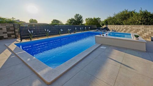 Villa Kristina - Oddih v štirisobni villi, Kaldanija, Hrvaška - 440 EUR - 2x nočitev v vili za 6 + 2 oseb, Uporaba ogrevanega jacuzzija