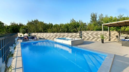 Villa Kristina - Oddih v štirisobni villi, Kaldanija, Hrvaška - 660 EUR - 3x nočitev v vili za 6 + 2 oseb, Uporaba ogrevanega jacuzzija