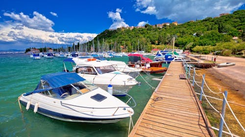 Hoteli Omišalj - Depandansa Marina - Poletje na Krku, Omišalj, otok Krk, Hrvaška - 283 EUR - 3x nočitev v dvoposteljni sobi za 2 osebi (1. otrok do 7,99 let brezplačno), Polpenzion (samopostrežna zajtrk in večerja z vključeno brezalkoholno pijačo)