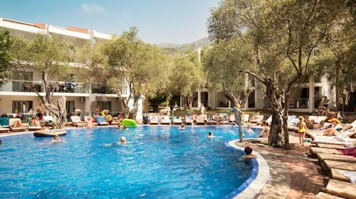 Vile Oliva Petrovac - Poletje za pare, Petrovac na Moru, Črna gora - 1419 EUR - 7x nočitev v Standard dvoposteljni sobi v vilah (1 zakonska postelja) za 2 osebi, All inclusive