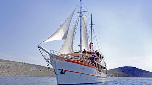 8-dnevno križarjenje po osrednjem Jadranu - Odhod iz Zadra , Zadar, Hrvaška - 749 EUR - 8-dnevno križarjenje z ladjo po ruti: Zadar – Vodice – Slapovi Krke – Šibenik – Primošten – Split – Trogir – otok Drvenik Veli – otok Zlarin – Nacionalni park Kornati – Park prirode Telašćica – otok Ugljan – Zadar, 7x nočitev v dvoposteljni kabini za 1 osebo