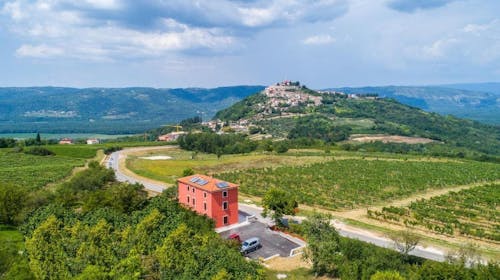 Casa Rossa - Pravljični oddih v Motovunu, Motovun, Istra, Hrvaška - 160 EUR - 2x nočitev v dvoposteljni sobi za 2 osebi, Bogat istrski zajtrk iz izbranih lokalnih sestavin za 2 osebi