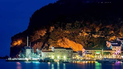 Hotel Rivijera - Začetek in konec poletja v Petrovcu, Petrovac, Črna gora - 372 EUR - 3x nočitev v dvoposteljni Standard sobi za 2 osebi (1 otrok do 11,99 let brezplačno), Polpenzion