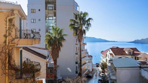Hotel La Mer by Aycon - Družinska pomlad in jesen, Rafailovići, Črna gora - 295 EUR - 3x nočitev v dvoposteljni Standard sobi za 2 osebi (1 otrok do 11,99 let brezplačno), Zajtrk