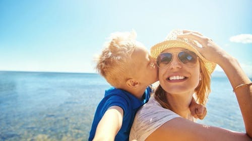 Penzion Delfin - Družinsko poletje na Krku, Omišalj, otok Krk, Hrvaška - 895 EUR - 5x nočitev v Standard sobi za 2 osebi (2 otroka do 11,99 let brezplačno), Polpenzion