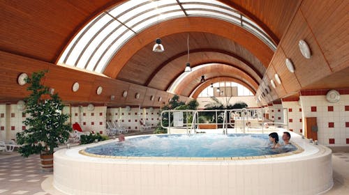 Ametiszt Hotel Harkány - Družinski wellness oddih, Harkány, Madžarska - 329 EUR - 2x nočitev v dvoposteljni Standard sobi za 2 osebi (1 otrok do 11,99 let brezplačno), Samopostrežni zajtrk