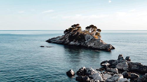 Hotel Riva by Aycon - Družinsko poletje v Petrovcu, Petrovac, Črna gora - 632 EUR - 3x nočitev v dvoposteljni Standard sobi s pogledom na atrij ali pogledom na gore za 2 osebi (1 otrok do 11,99 let brezplačno), Zajtrk