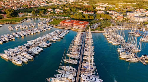 Hotel Nautica - Pomlad in 1. maj v Novigradu, Novigrad, Istra, Hrvaška - 309 EUR - 2x nočitev v dvoposteljni Superior sobi z balkonom in s pogledom na park za 2 osebi, Polpenzion