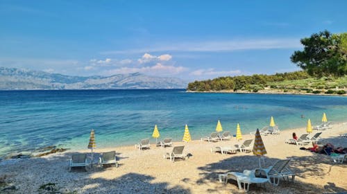 Mobilne hiške Bunja Boutique Camping - Poletni oddih na otoku Brač, Supetar, otok Brač, Dalmacija, Hrvaška - 515 EUR - 5x nočitev v Premium mobilni hiški (4+2) za do 6 oseb (4 odrasle osebe in 2 otroka do 11,99 let), Uporaba posteljnine in brisač