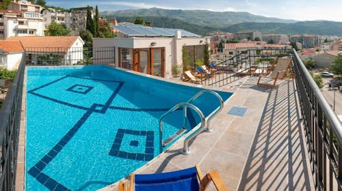 Hotel Twelve by Aycon - Družinsko poletje, Budva, Črna gora - 510 EUR - 3x nočitev v dvoposteljni Standard sobi (z dodatnim ležiščem) za 2 osebi (1 otrok do 11,99 let brezplačno), Zajtrk