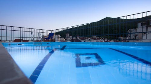 Hotel Twelve by Aycon - Družinsko poletje, Budva, Črna gora - 1255 EUR - 7x nočitev v dvoposteljni Standard sobi (z dodatnim ležiščem) za 2 osebi (1 otrok do 11,99 let brezplačno), Zajtrk