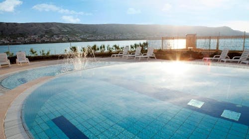 Family Hotel Pagus - All inclusive september na Pagu, Pag, Severna Dalmacija, Hrvaška - 463 EUR - 3x nočitev v dvoposteljni Standard sobi z balkonom (pogled park) za 2 osebi (1 otrok do 12 let in 1 otrok do 2,99 let brezplačno), All inclusive