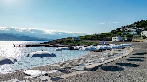 Kamp Tiha Šilo - Pozdrav poletju na Krku, Šilo, otok Krk, Hrvaška - 799 EUR - 5x nočitev v Standard mobilni hiški za 4 osebe, Vino dobrodošlice (0,75l)