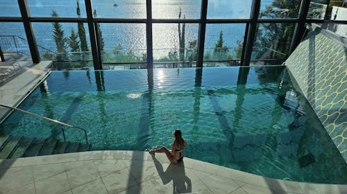 GH Bernardin - Wellness Paradise Spa - Vikend razvajanje v savnah in bazenu, Portorož, Slovenija - 24 EUR - 3-urno razvajanje v savnah in kopanje v bazenu s panoramskih razgledom za 1 osebo, Uporaba brisače in rjuhe