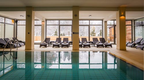 Hotel Trakošćan - Pomladni družinski paket razvajanja, Trakošćan, Hrvaška - 320 EUR - 2x nočitev v družinski sobi za 2 osebi (2 otroka do 11,99 let brezplačno), Polpenzion