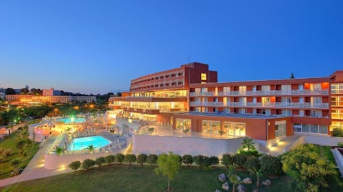 Hotel Albatros Plava Laguna - All inclusive družinsko poletje v Poreču, Poreč, Istra, Hrvaška - 1319 EUR - 5x nočitev v dvoposteljni Economy sobi z dodatnim ležiščem za 2 osebi (1. otrok do 11,99 let in 2. otrok do 4,99 let brezplačno), All inclusive