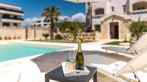 Chateau Dabo Luxury Pool Apartments - Junij na Pagu, Novalja, Hrvaška - 360 EUR - 2x nočitev v dvosobnem apartmaju (4+2) za 6 oseb, Uporaba zunanjega bazena (glede na vremenske razmere)