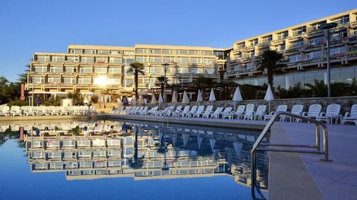 Hotel Mediteran Plava Laguna - Družinsko poletje v Poreču, Poreč, Istra, Hrvaška - 1599 EUR - 7x nočitev v dvoposteljni Classic sobi z dodatnim ležiščem in balkonom za 2 osebi (1. otrok do 11,99 let in 2. otrok do 4,99 let brezplačno), Polpenzion