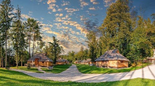 Slovenia Eco Resort - Velika lesena hiška, Stahovica, Kamnik, Slovenija - 195 EUR - 1x nočitev v veliki leseni hiški Eco Resorta za do 5 oseb, 1-urna uporaba zasebne finske savne