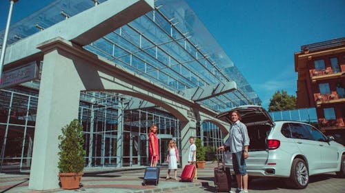 Hotel Azúr - Oddih v Superior družinski sobi, Siofok, Madžarska - 646 EUR - 4x nočitev v Superior družinski sobi za 2 osebi (2 otroka do 13,99 let brezplačno), Polpenzion