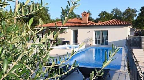 Villa Kristina - Oddih v štirisobni villi, Kaldanija, Hrvaška - 400 EUR - 2x nočitev v vili za 6 + 2 oseb, Uporaba ogrevanega jacuzzija