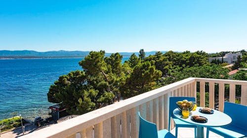 Hotel Sol - Poletje v samem srcu Bola, Bol, otok Brač, Dalmacija, Hrvaška - 685 EUR - 5x nočitev v enosobnem apartmaju z balkonom in s pogledom na morje za 2 osebi, Zajtrk