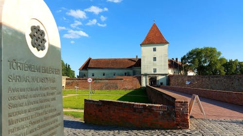Tinódi Panzió & Restaurant, Sárvár, Madžarska - 354 EUR - 3x nočitev v Superior dvoposteljni sobi za 2 osebi, Polpenzion