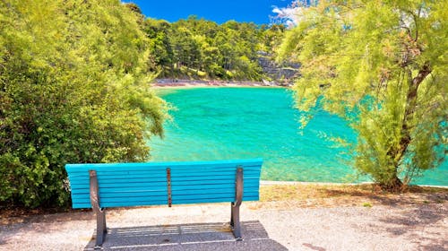 Hoteli Omišalj - Depandansa Primorka - Poletje na Krku, Omišalj, otok Krk, Hrvaška - 492 EUR - 5x nočitev v dvoposteljni sobi za 2 osebi (1. otrok do 7,99 let brezplačno), Polpenzion (samopostrežna zajtrk in večerja z vključeno brezalkoholno pijačo)