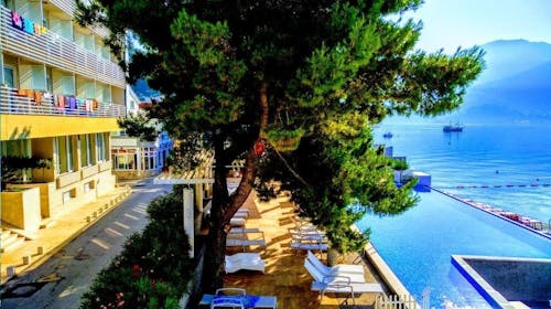Carine Hotel Delfin - All inclusive poletje ob morju, Bijela, Črna gora - 1353 EUR - 5x nočitev v dvoposteljni sobi s pogledom na gore za 2 osebi, All inclusive