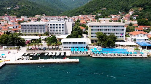 Carine Hotel Delfin - All inclusive poletje ob morju, Bijela, Črna gora - 911 EUR - 3x nočitev v dvoposteljni sobi s pogledom na gore za 2 osebi, All inclusive