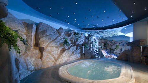 Hotel Vesna - Terme Topolšica - Termalni oddih s polnim penzionom, Topolšica, Slovenija - 269 EUR - 2x nočitev v dvoposteljni Comfort sobi z balkonom za 2 osebi (1. otrok do 9,99 let in 2. otrok do 4,99 let brezplačno), Polni penzion (zajtrk, kosilo in večerja v udobju hotelske restavracije)