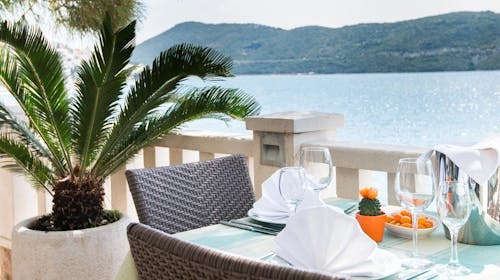 Hotel Nova - Začetek poletja v Neumu, Neum, Bosna in Hercegovina - 291 EUR - 2x nočitev v Superior sobi s pogledom na more za 2 osebi, Polpenzion