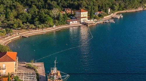 Penzion Delfin - Družinsko poletje na Krku, Omišalj, otok Krk, Hrvaška - 1419 EUR - 7x nočitev v Standard sobi za 2 osebi (2 otroka do 11,99 let brezplačno), Polpenzion