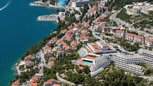 Grand Hotel Neum - Prvomajski wellness oddih ob morju, Neum, Bosna in Hercegovina - 240 EUR - 2x nočitev v dvoposteljni sobi pogled park za 2 osebi, Polpenzion